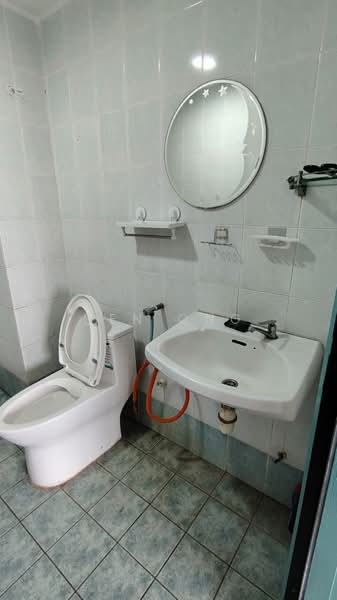 Apartment for Sale at Kinrara Ria - Den Ong - Bathroom - PropertyGuru.com.my