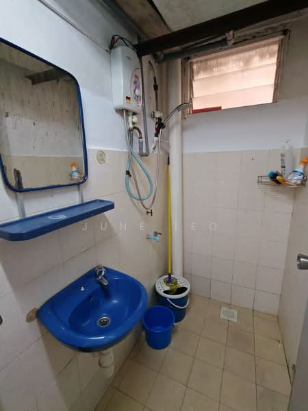 Rumah Flat untuk Disewa di Rumah Pangsa Sri Orkid - June Teo - Bathroom - PropertyGuru.com.my