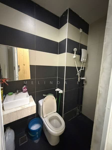 Service Residence for Sale at D'Secret Garden (Pangsapuri Kempas Indah) - Melinda Ee - Bathroom - PropertyGuru.com.my