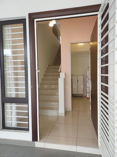Rumah Teres 3 Tingkat untuk Disewa di 16 Sierra (Puchong) - Anson Hong - Entrance - PropertyGuru.com.my