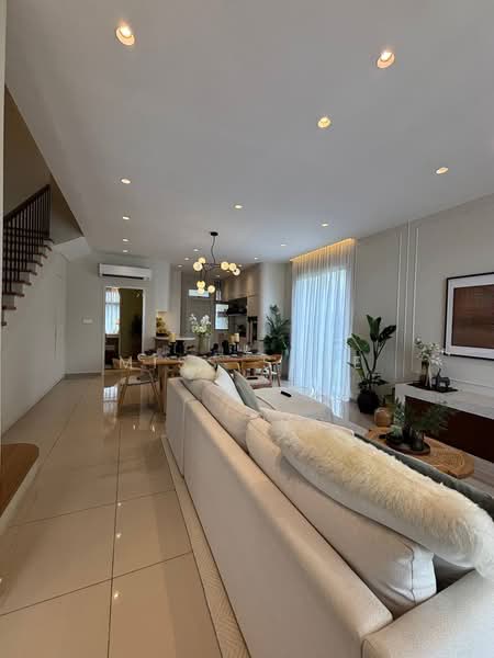 Rumah Teres untuk Dijual di Mutiara Rini (Skudai) - Miss Shee - Living Room - PropertyGuru.com.my