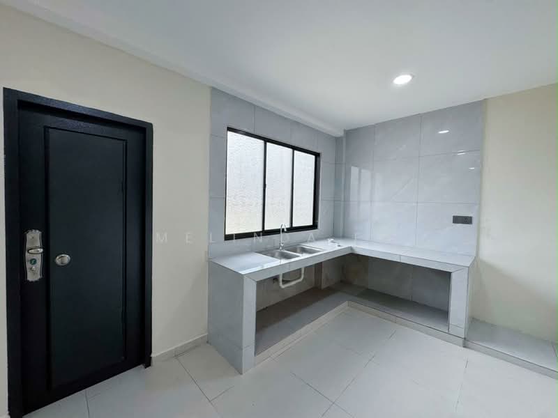 1-storey Terraced House for Sale in Taman Puteri Wangsa (Ulu Tiram) - Melinda Ee - Kitchen - PropertyGuru.com.my