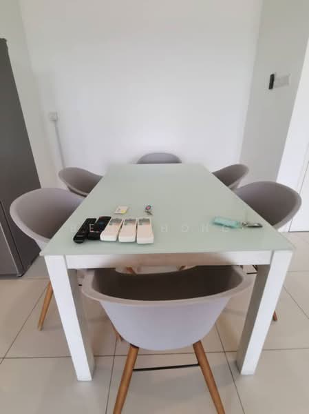 Servis Apartment untuk Disewa di Tropicana Gardens - BENZ HONG - Dining Room - PropertyGuru.com.my