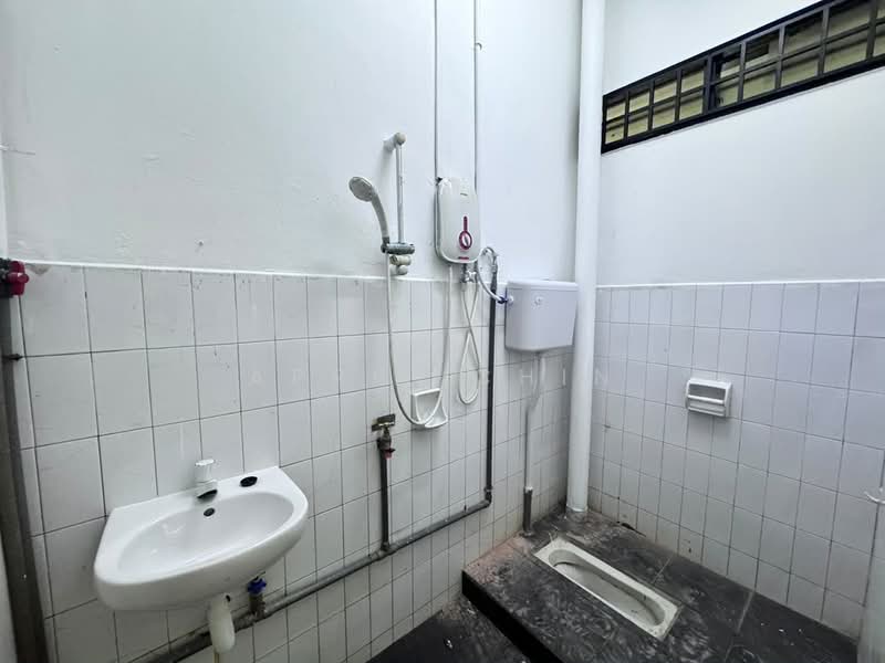 Rumah Teres untuk Disewa di Taman Perling (Perling) - April Chin - Bathroom - PropertyGuru.com.my