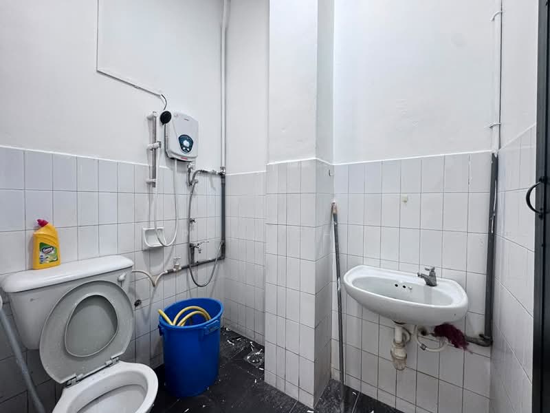 Rumah Teres untuk Disewa di Taman Perling (Perling) - April Chin - Bathroom - PropertyGuru.com.my