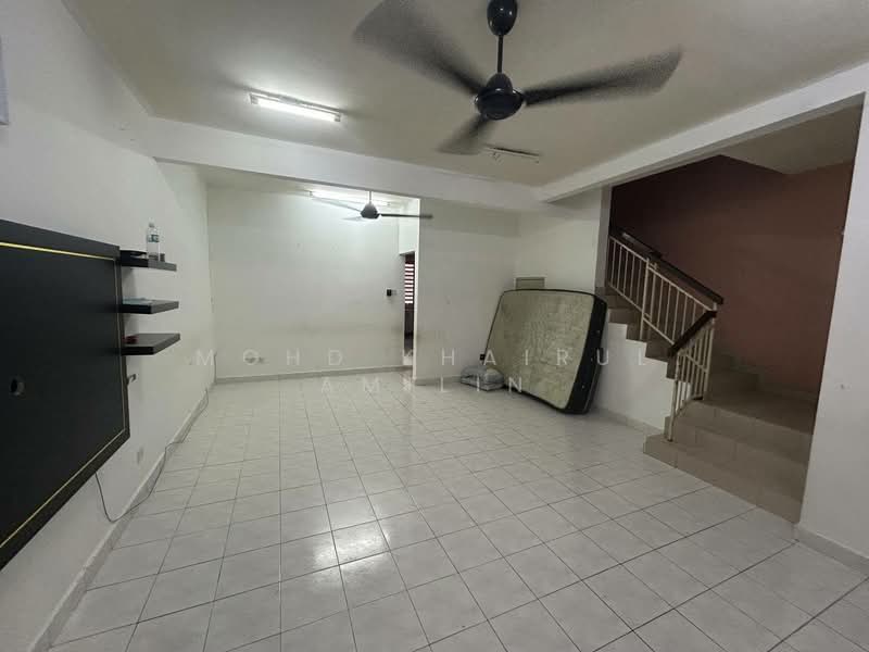 Rumah Teres 2 Tingkat untuk Dijual di Taman Universiti (Bangi) - Mohd Khairul Amilin - Living Room - PropertyGuru.com.my
