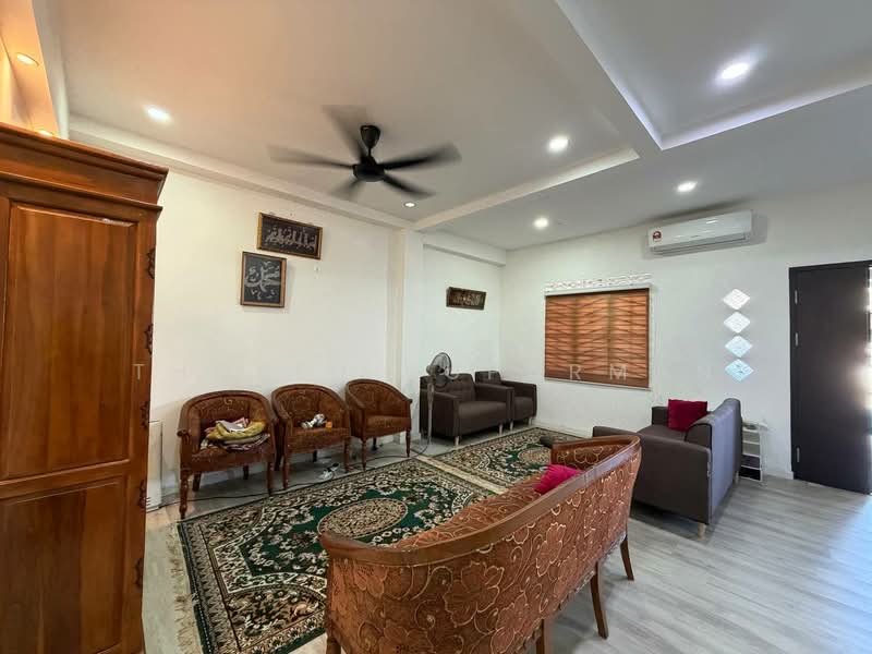 Rumah Teres 2 Tingkat untuk Dijual di Lembah Keramat (Ulu Kelang) - Thoriq Suparman - Living Room - PropertyGuru.com.my