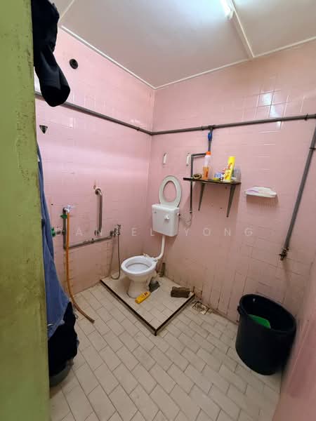 1-storey Terraced House for Sale in Taman Matahari (Kluang) - Daniel Yong - Bathroom - PropertyGuru.com.my