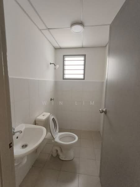 Pangsapuri untuk Dijual di Denai Nusantara Apartment - Win Lim - Bathroom - PropertyGuru.com.my