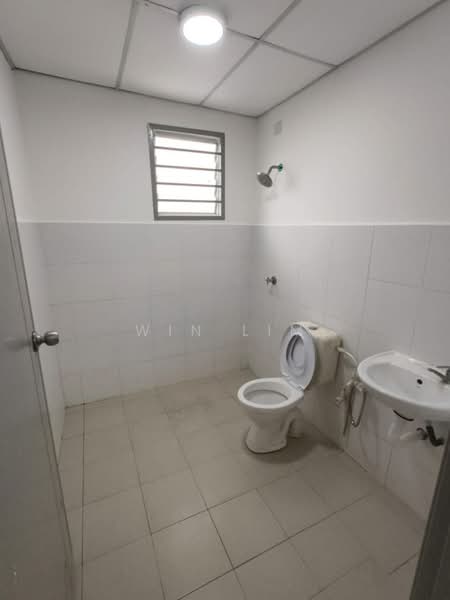 Pangsapuri untuk Dijual di Denai Nusantara Apartment - Win Lim - Bathroom - PropertyGuru.com.my