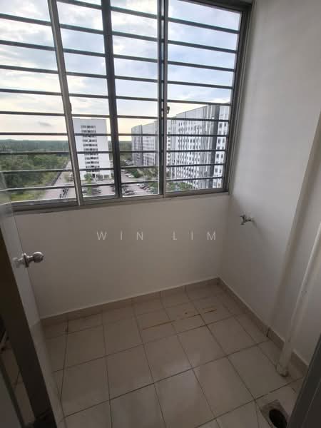Pangsapuri untuk Dijual di Denai Nusantara Apartment - Win Lim - Balcony - PropertyGuru.com.my