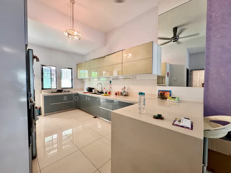 3-storey Terraced House for Sale in Bandar Bayan Bahru (Bayan Lepas) - Ronald Kee - Kitchen - PropertyGuru.com.my