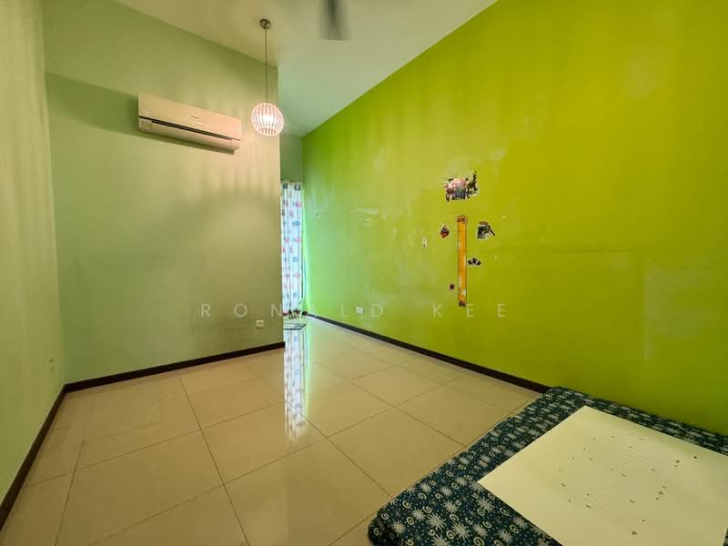 3-storey Terraced House for Sale in Bandar Bayan Bahru (Bayan Lepas) - Ronald Kee - Bedroom - PropertyGuru.com.my