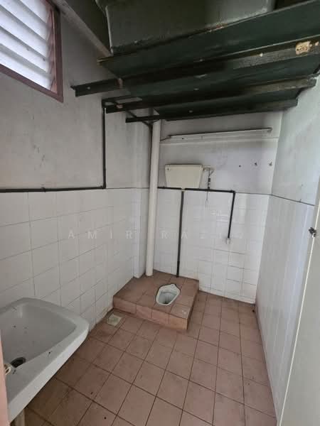 Flat for Sale at Taman Molek - Amir Raziq - Bathroom - PropertyGuru.com.my