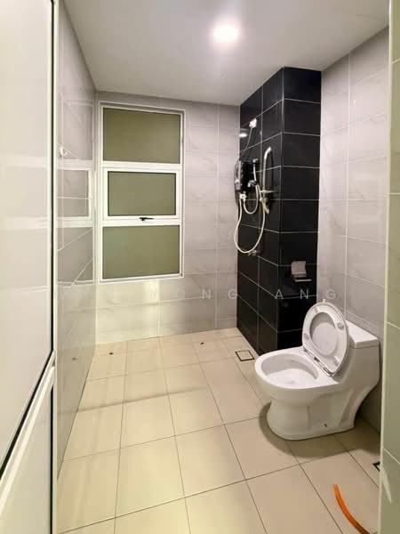 Service Residence for Sale at D'carlton (Residensi Seri Mega) - Han Yong Ang - Bathroom - PropertyGuru.com.my