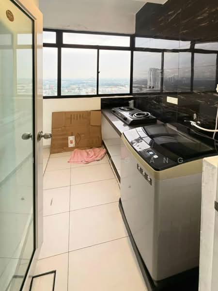 Service Residence for Sale at D'carlton (Residensi Seri Mega) - Han Yong Ang - Kitchen - PropertyGuru.com.my