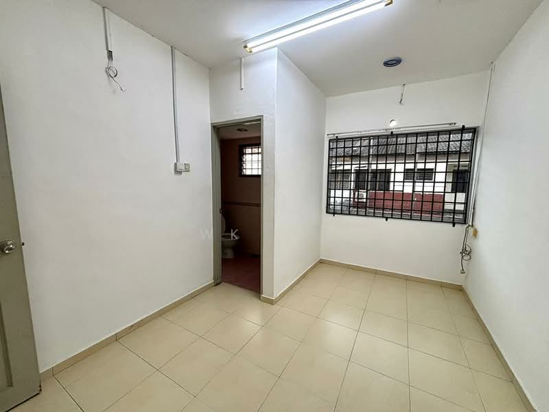2-storey Terraced House for Sale in Taman Puteri (Batu Pahat) - WK Dee - Bathroom - PropertyGuru.com.my