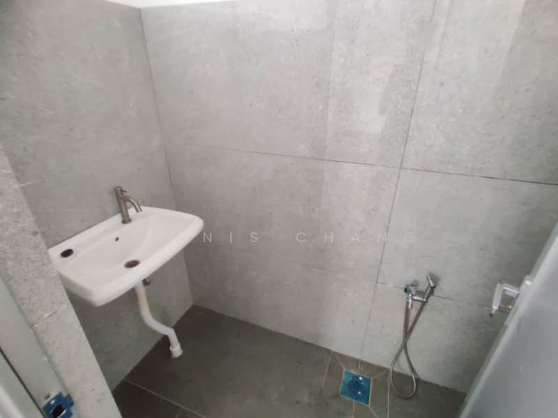 Kilang Teres untuk Disewa di Bukit Angkat Industrial Park (Kajang) - Dennis Chang - Bathroom - PropertyGuru.com.my