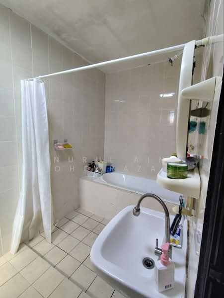 Bungalow for Sale in Mahkota Hills (Lenggeng) - Nurul Ain Mohd Razali - Bathroom - PropertyGuru.com.my