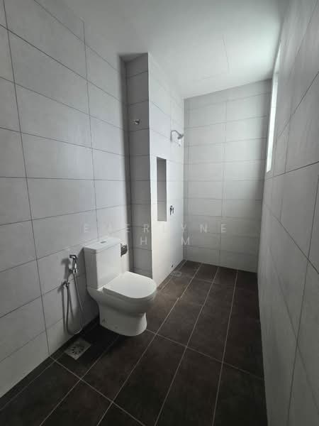 Rumah Berkembar untuk Dijual di Bandar Bukit Puchong (Puchong) - Emerlyne Shum - Bathroom - PropertyGuru.com.my