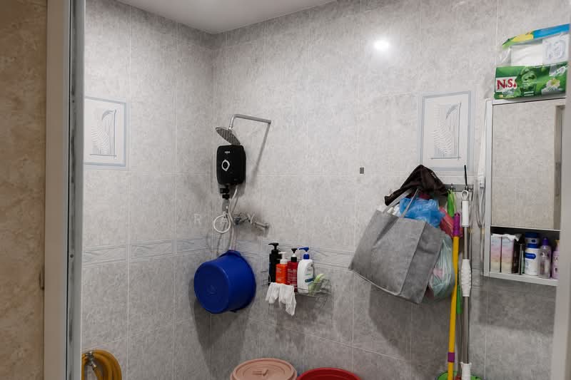 Condominium for Sale at Impian Heights - Ray Gan - Bathroom - PropertyGuru.com.my