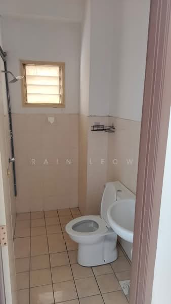 Pangsapuri untuk Disewa di Sri Dahlia - Rain Leow - Bathroom - PropertyGuru.com.my