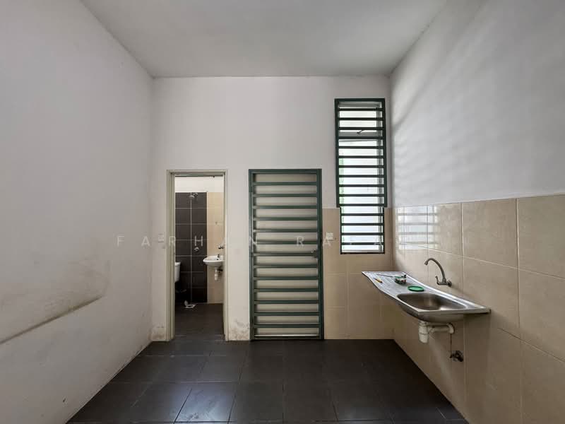 Rumah Teres 2 Tingkat untuk Dijual di Bandar Mahkota Banting (Tanjong Duabelas) - Farhan Rafael - Bathroom - PropertyGuru.com.my
