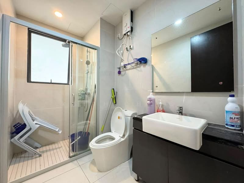 Condominium for Sale at Bay Point @ Country Garden Danga Bay - Keith Ching - Bathroom - PropertyGuru.com.my