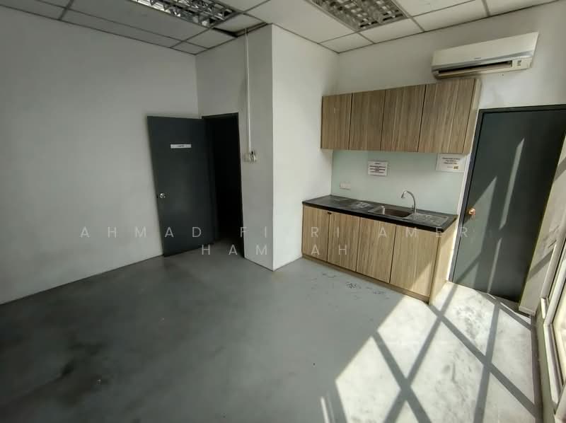 Office for Rent in Bandar Putra Permai (Seri Kembangan) - Ahmad Fikri Amer Hamzah - Interior - PropertyGuru.com.my