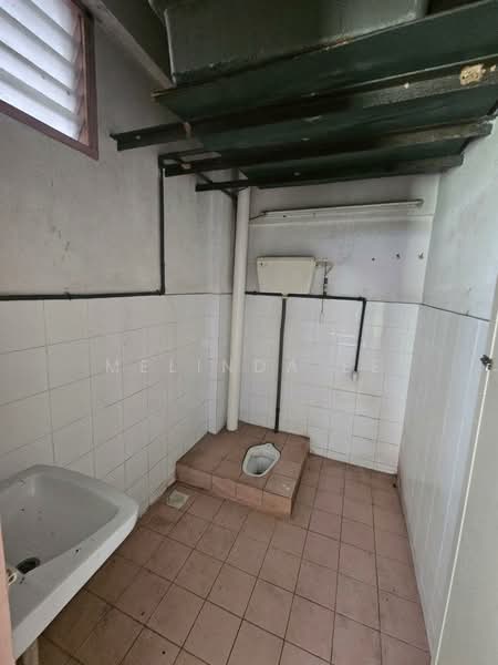 Flat for Sale at Taman Molek - Melinda Ee - Bathroom - PropertyGuru.com.my