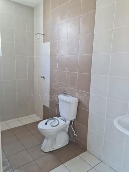 Rumah Berkembar untuk Dijual di Hijauan Hills (Simpang Ampat) - Nicol Tan - Bathroom - PropertyGuru.com.my