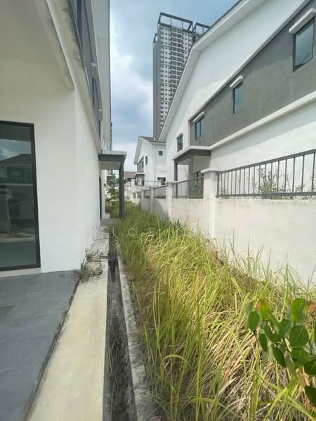 Semi-Detached House for Sale in Taman Scientex Rawang (Rawang) - Alice Low - Exterior - PropertyGuru.com.my
