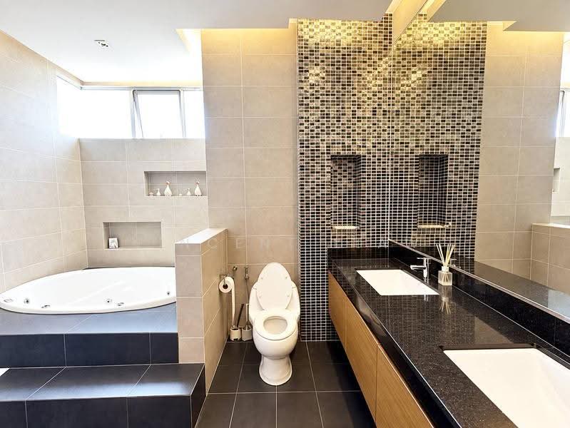 Rumah Berkembar untuk Dijual di Seksyen U2 (Saujana) - Vincent Liaw - Bathroom - PropertyGuru.com.my