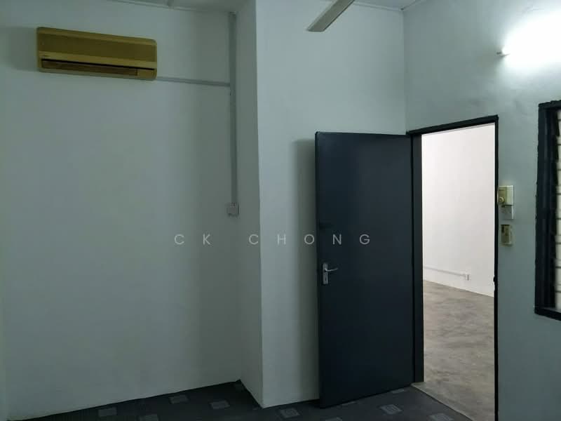 1-storey Terraced House for Sale in Taman Bukit Kuchai (Bandar Kinrara) - CK Chong - Interior - PropertyGuru.com.my