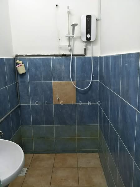 1-storey Terraced House for Sale in Taman Bukit Kuchai (Bandar Kinrara) - CK Chong - Bathroom - PropertyGuru.com.my