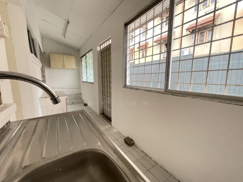2-storey Terraced House for Sale in Taman Selayang Jaya (Selayang) - MY Loh - Kitchen - PropertyGuru.com.my