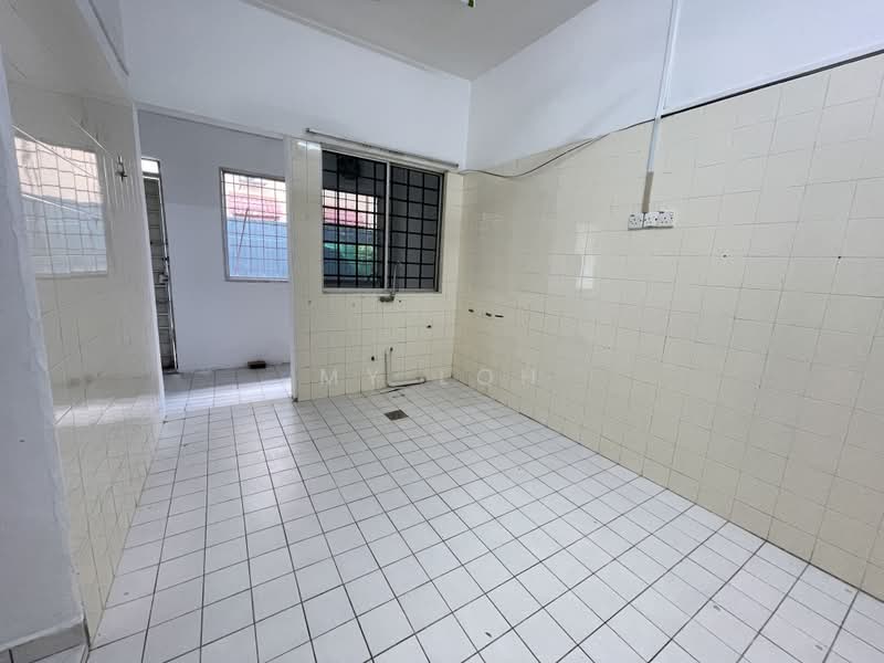 2-storey Terraced House for Sale in Taman Selayang Jaya (Selayang) - MY Loh - Kitchen - PropertyGuru.com.my