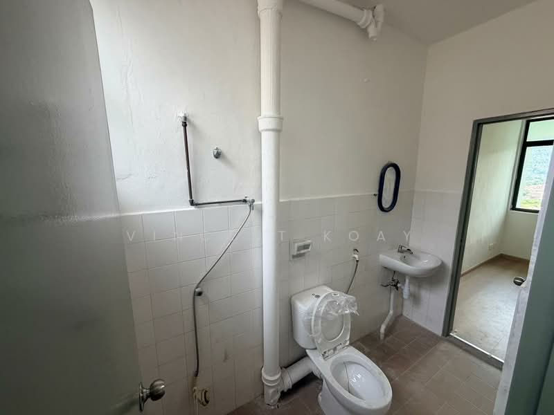 Townhouse for Sale in Tanjung Bungah (Penang) - Vincent Koay - Bathroom - PropertyGuru.com.my