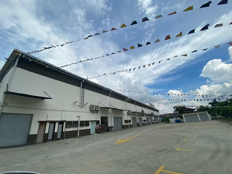 Rumah Niaga untuk Disewa di Seksyen U9 (Shah Alam) - Aida Ali - Back View - PropertyGuru.com.my