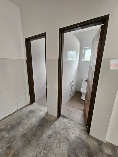 Rumah Niaga untuk Disewa di Seksyen U9 (Shah Alam) - Aida Ali - Bathroom - PropertyGuru.com.my