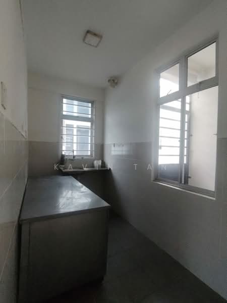 Townhouse for Rent in Bandar Cemerlang (Ulu Tiram) - Kavin Tan - Kitchen - PropertyGuru.com.my