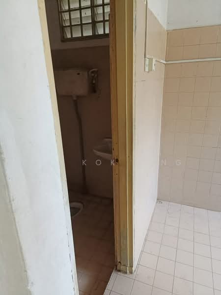 Rumah Teres 1 Tingkat untuk Dijual di Taman Bukit Jaya (Ulu Tiram) - Lai Kok Seng - Bathroom - PropertyGuru.com.my