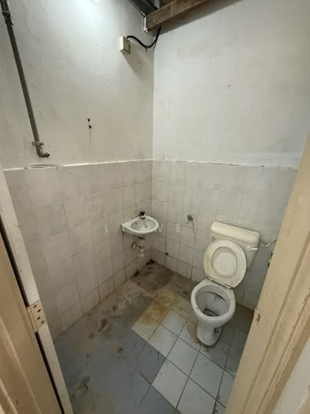 Kedai / Pejabat untuk Disewa di Taman Pulai Utama (Skudai) - Li Wei - Bathroom - PropertyGuru.com.my