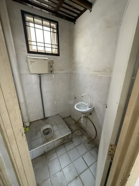 Kedai / Pejabat untuk Disewa di Taman Pulai Utama (Skudai) - Li Wei - Bathroom - PropertyGuru.com.my