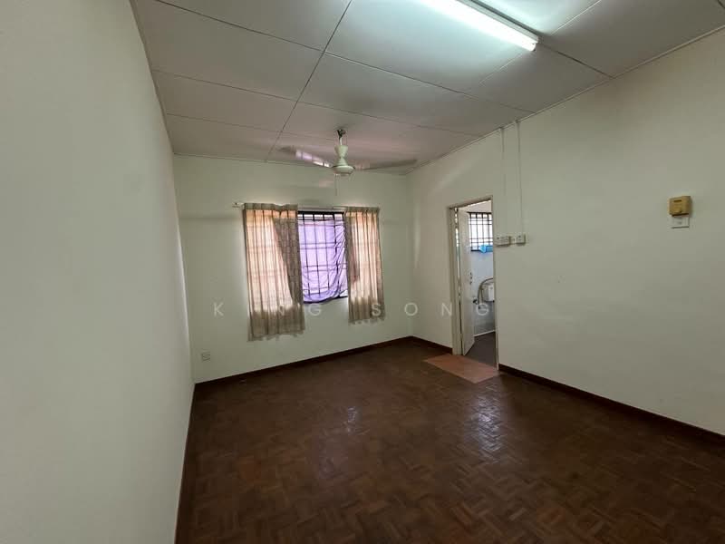 2-storey Terraced House for Sale in Taman Batu Berendam Putra (Batu Berendam) - King Song - PropertyGuru.com.my