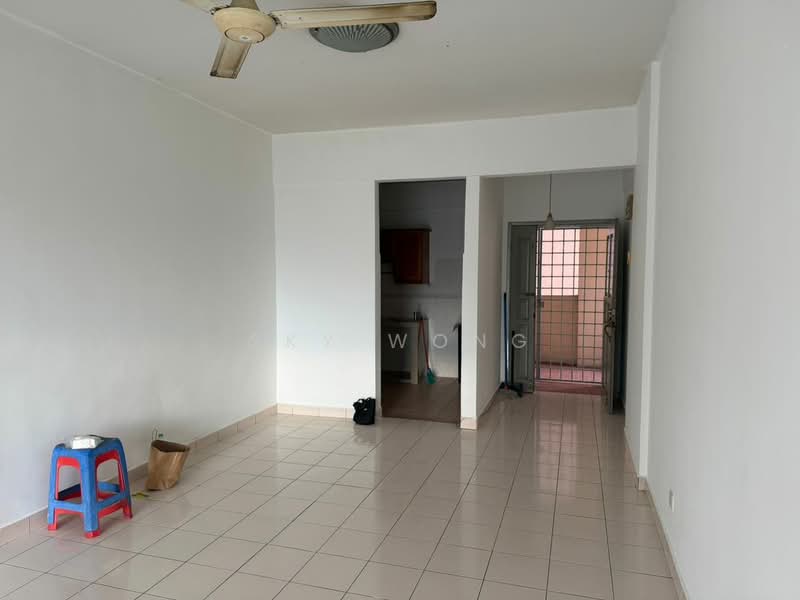 Pangsapuri untuk Dijual di Sri Bayu Apartments - Sky Wong - Living Room - PropertyGuru.com.my