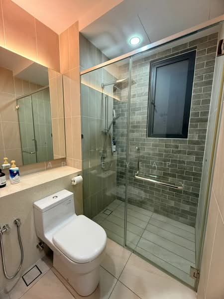 Kondominium untuk Dijual di Queens Residences Q1 @ Queens Waterfront - Apple Yeap - Bathroom - PropertyGuru.com.my