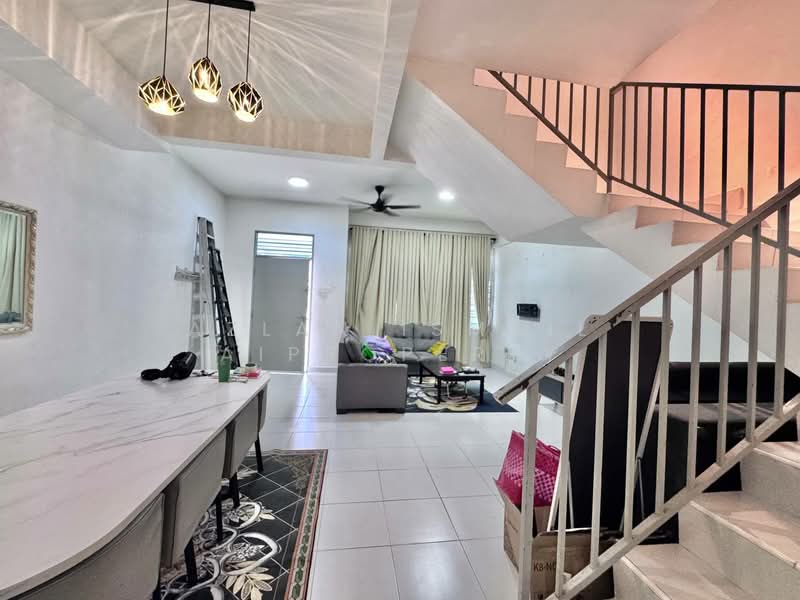 Rumah Teres 2.5 Tingkat untuk Dijual di Taman Pulai Mutiara (Iskandar Puteri (Nusajaya)) - Azlan Ismail aiproperty - Living Room - PropertyGuru.com.my