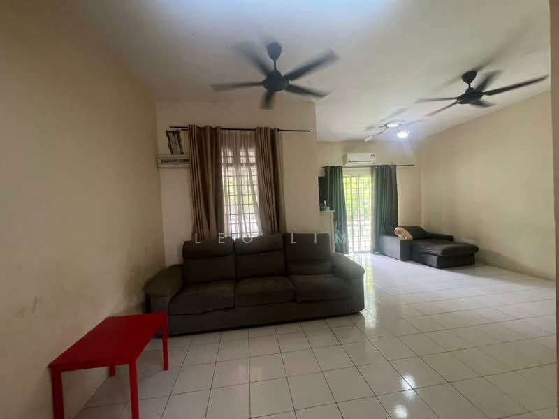 Rumah Teres 2 Tingkat untuk Dijual di Taman Puncak Jalil (Seri Kembangan) - Leo Lim - Living Room - PropertyGuru.com.my