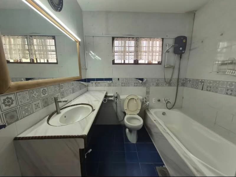 Rumah Teres 2 Tingkat untuk Dijual di Seksyen 7 (Kota Damansara) - Victor Liew - Bathroom - PropertyGuru.com.my